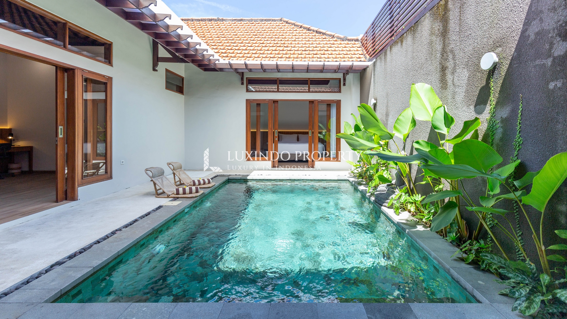 KEROBOKAN - STYLISH 2BR VILLA WITH TRADITIONAL HIGH CEILINGS (RV454)